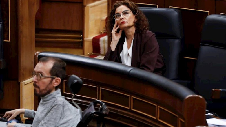 La ministra de Hacienda, María Jesús Montero, y el portavoz parlamentario de Unidas Podemos, Pablo Echenique, en el Congreso | Pool ep la ministra de hacienda maria jesus montero y el portavoz parlamentario de unidas podemos pablo