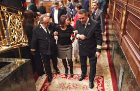 ep la portavoz del psoe en el congreso adriana lastra es ayudada para salir del hemicliclo tras su