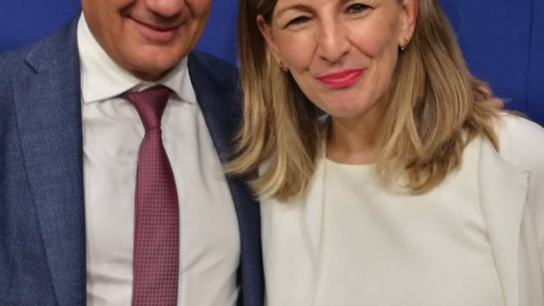 La vicepresidenta tercera del Gobierno y ministra de Trabajo, Yolanda Díaz, con el presidente de CEPES, Juan Antonio Pedreño | CEPES ep la vicepresidenta tercera del gobierno y ministra de trabajo yolanda diaz con el presidente de