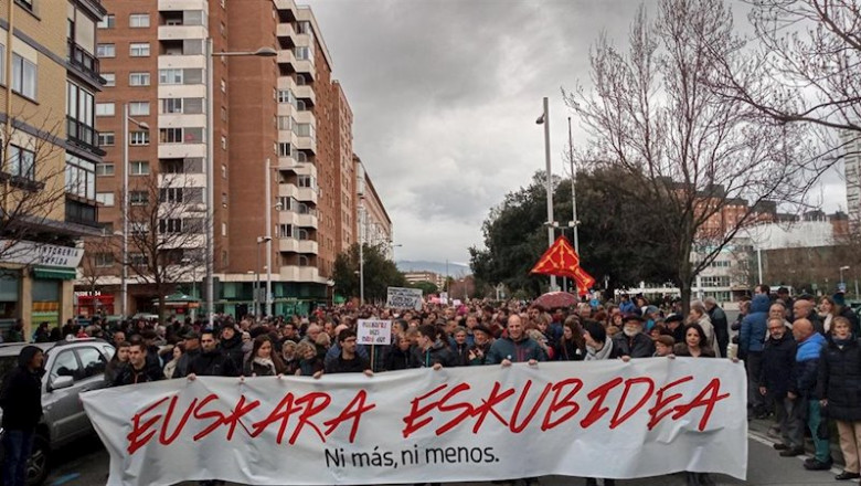 Manifestación para reclamar el derecho a estudiar en euskera en la enseñanza pública | EUROPA PRESS ep manifestacion para reclamar el derecho a estudiar en euskera en la ensenanza publica