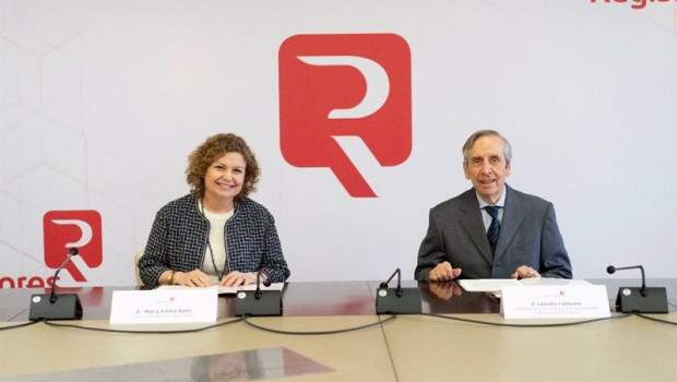 ep maria emilia adan decana del colegio de registradores de espana y leandro canibano presidente de