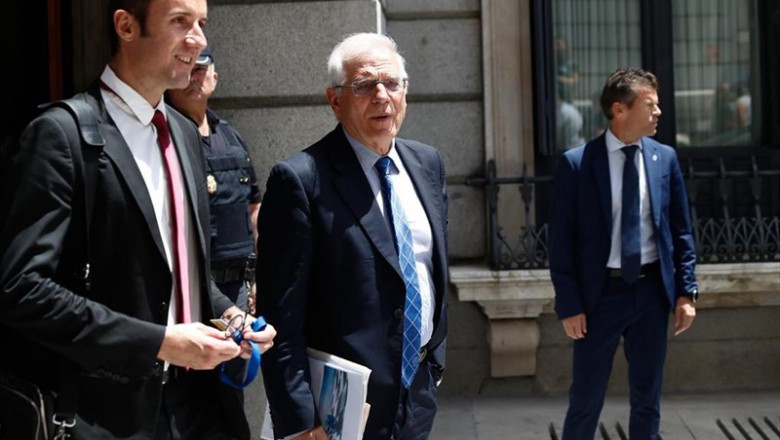 El ministro de Asuntos Exteriores y UE en funciones, Josep Borrell, a la salida de la sesión de la primera investidura fallida del candidato socialista a la Presidencia del Gobierno. | Óscar J.Barroso - Europa Press ep ministroasuntos exterioresuefunciones josep borrell asalidala sesionla primera investidura fallidacandidato socialistala presidenciagobierno