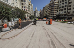 ep obreros trabajan en las obras de la plaza del ayuntamiento de valencia