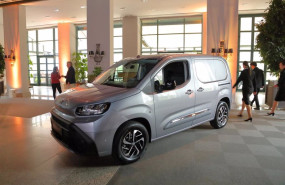 ep toyota espana renueva su gama de vehiculos comerciales con cambios en la motorizacion y el
