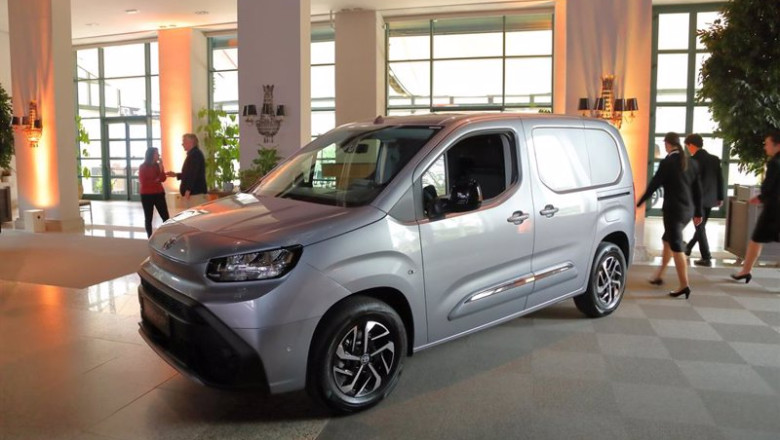 ep toyota espana renueva su gama de vehiculos comerciales con cambios en la motorizacion y el ep toyota espana renueva su gama de vehiculos comerciales con cambios en la motorizacion y el