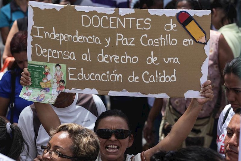 ep una mujer se manifiesta en favor de una educacion de calidad en venezuela