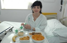 ep una pacienteuna bandejamenu del hospital reina sofiacordoba