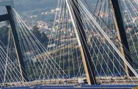 ep uno de los puentes de la autopista de peaje ap-9