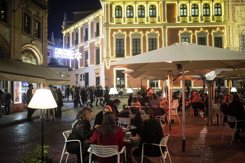 Las ventas del sector servicios bajan un 0,7% y las de la industria caen un 7% en junio