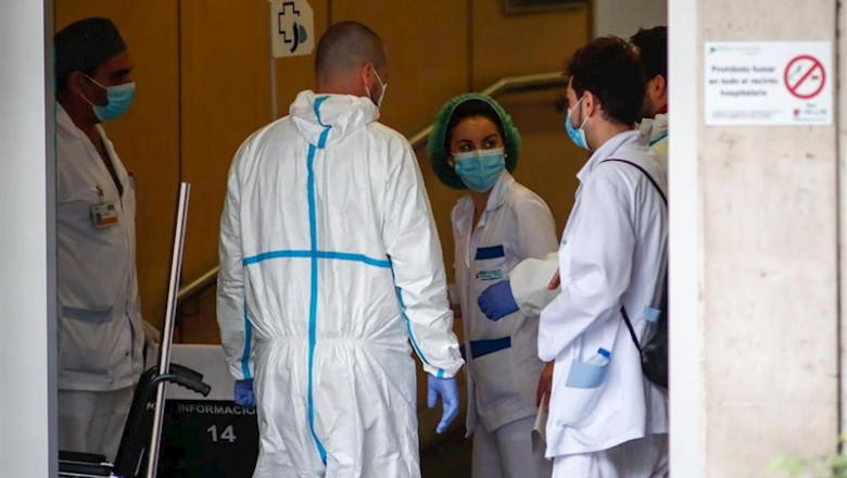 ep varios sanitarios del servicio de urgencias antes del homenaje a los sanitarios del hospital