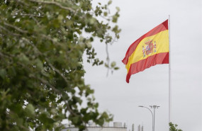 ep vista de la bandera mas grande de espana situada en el nuevo circuito madring en ifema madrid a