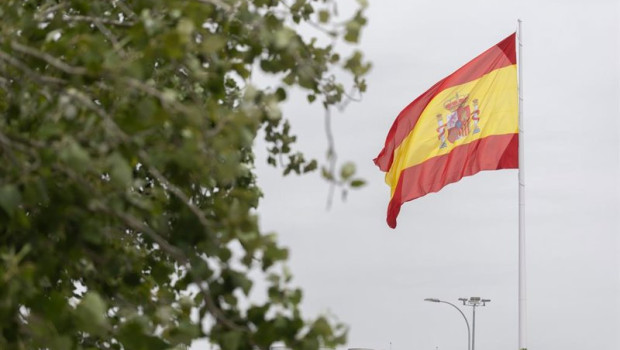 ep vista de la bandera mas grande de espana situada en el nuevo circuito madring en ifema madrid a