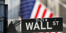 photo d une plaque de rue wall street visible a l exterieur de la bourse de new york nyse 20230410164714 