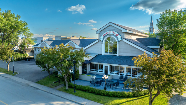 auberge des 21   hotel fjord saguenay   canada