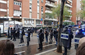 ep agentes antidisturbios de los mossos desquadra en un desahucio en la travessera de grcia de ep agentes antidisturbios de los mossos desquadra en un desahucio en la travessera de grcia de