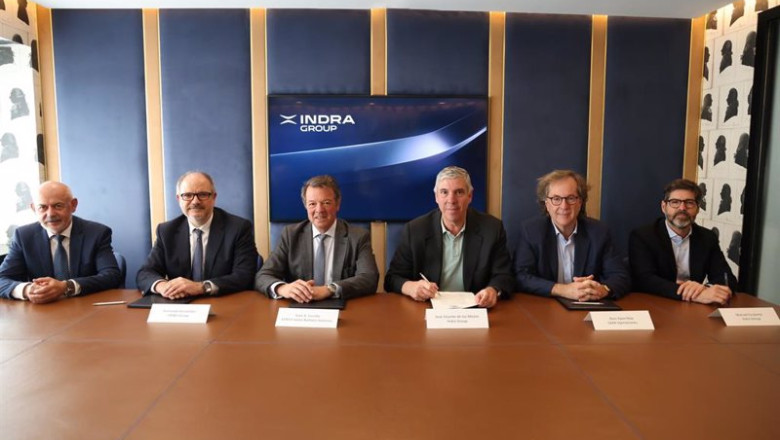 Archivo - De izquierda a derecha: Javier Abajo, adjunto al Dir. Gen. De Tess; Fernando Fernández, CEO de EM&E; Juan Escriña, Dir. Gen. De GDELS-SBS; José Vicente de los Mozos, CEO de Indra; Ibon Aperribay, consejero de Sapa y Manuel Escalante, presidente | INDRA - Archivo ep archivo de izquierda a derecha javier abajo adjunto al dir gen de tess fernando fernandez ceo