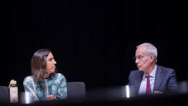 ep archivo   el secretario de estado de hacienda jesus gascon y la presidenta de la asociacion de 20260525121903