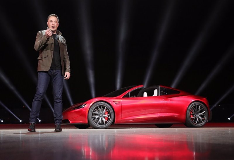 Tesla sube: decepciona con sus cuentas pero anuncia modelos más asequibles
