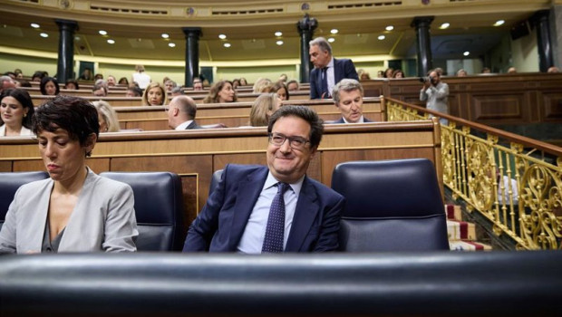 ep archivo   la ministra de inclusion seguridad social y migraciones elma saiz y el ministro para la