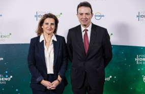 ep archivo   la vicepresidenta ejecutiva de la comision europea teresa ribera y el ceo de enagas