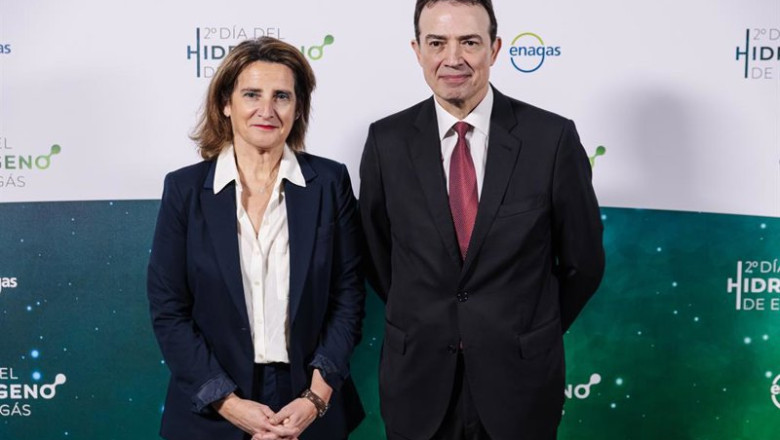 ep archivo   la vicepresidenta ejecutiva de la comision europea teresa ribera y el ceo de enagas