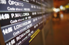 ep archivo un panel de vuelo en la terminal t4 del aeropuerto adolfo suarez madrid barajas en ep archivo un panel de vuelo en la terminal t4 del aeropuerto adolfo suarez madrid barajas en
