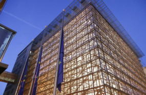 ep banderas de la ue frente al consejo europeo