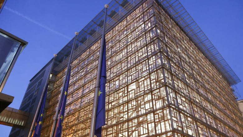 Banderas de la UE frente al Consejo Europeo. | CONSEJO EUROPEO ep banderas de la ue frente al consejo europeo