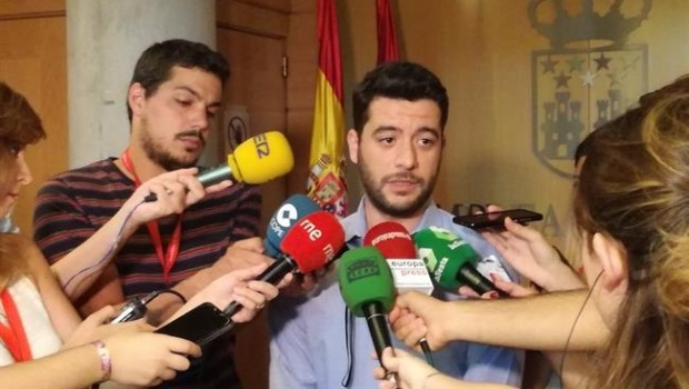 ep cesar zafra atiendelos medioscomunicacionla asambleamadrid