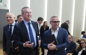 ep el consejero delegado de banco sabadell cesar gonzalez bueno i y el que le sustituye en el puesto