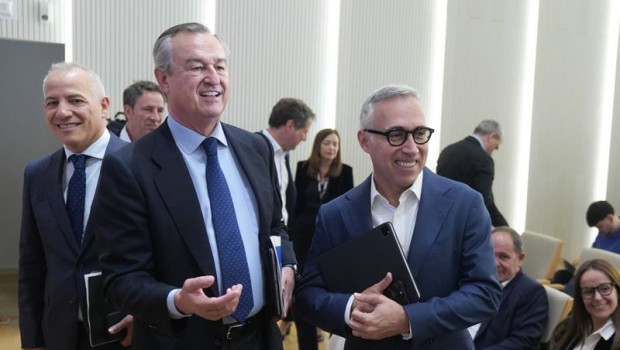 ep el consejero delegado de banco sabadell cesar gonzalez bueno i y el que le sustituye en el puesto