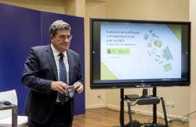 ep el ministro de seguridad social inclusion y migraciones jose luis escriva interviene durante la