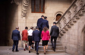ep el presidente del gobierno pedro sanchez y el president de la generalitat pere aragones junto a