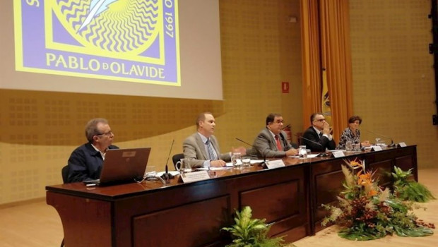 ep el rector de la unia jose ignacio garcia perez y el rector de la upo vicente guzman ambos en el