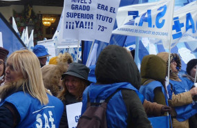 ep el sindicato de tecnicos de enfermeria sae se manifiesta frente al congreso con motivo de la