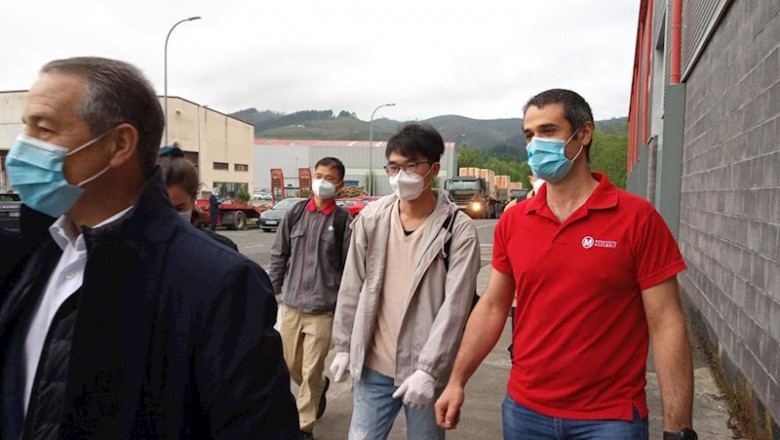 ep ingenieros chinos acompanan a las tres maquinas fabricadas en china por mondragon assembly por