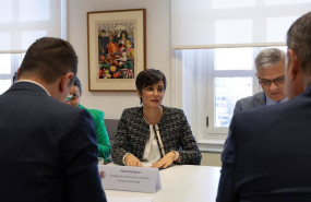ep la ministra de vivienda y agenda urbana ha mantenido un encuentro de trabajo con el consejero de