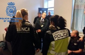 ep liberadas 4 mujeres prostituidasdetenidas 12 personasuna operacion contra