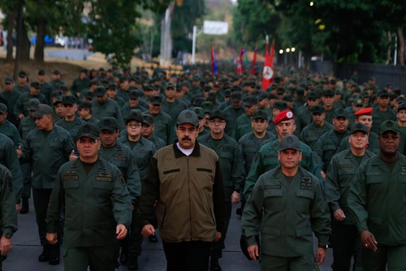 ep nicolas maduro acompanado por vladimir padrino y soldados en una marcha
