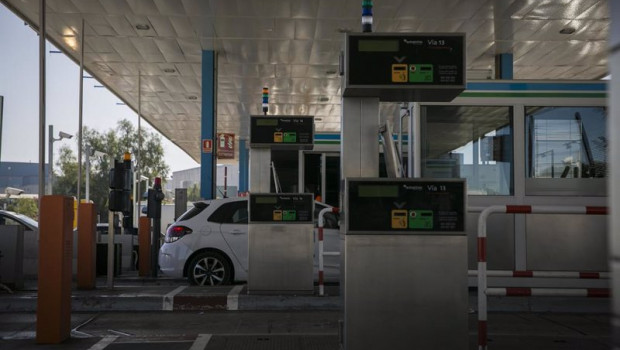 ep peaje en una autopista espanola
