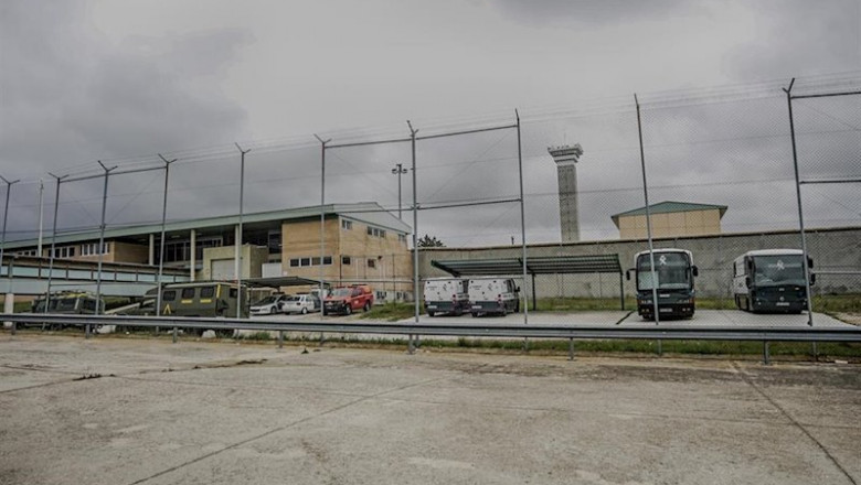 Prisión de Soto del Real donde los efectivos de la UME se han desplegado para desinfectar las instalaciones y evitar así la expansión del coronavirus, en Soto del Real, Madrid (España), a 20 de marzo de 2020. | Ricardo Rubio - Europa Press ep prision de soto del real donde los efectivos de la ume se han desplegado para desinfectar las