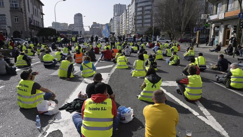 M. DYLAN ep trabajadores de ence pontevedra y transportistas de madera protagonizan una sentada ante la