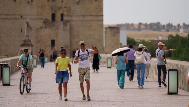 ep turistas visitan la capital cordobesa encontrandose bajo aviso rojo por calor con maximas de 44 a