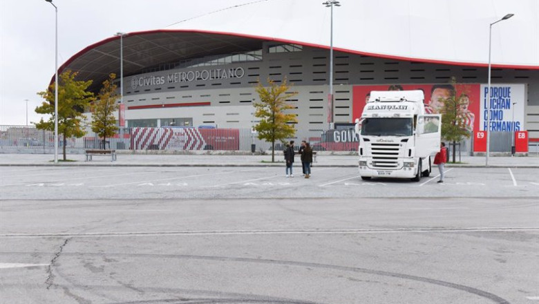 Una cabeza tractora durante la segunda jornada de la huelga de transportistas, en las inmediaciones del Estadio Wanda Metropolitano, a 15 de noviembre de 2022, en Madrid | Gustavo Valiente - Europa Press ep una cabeza tractora durante la segunda jornada de la huelga de transportistas en las