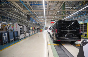 ep una furgoneta en la linea de producccion de la planta de mercedes vitoria ep una furgoneta en la linea de producccion de la planta de mercedes vitoria
