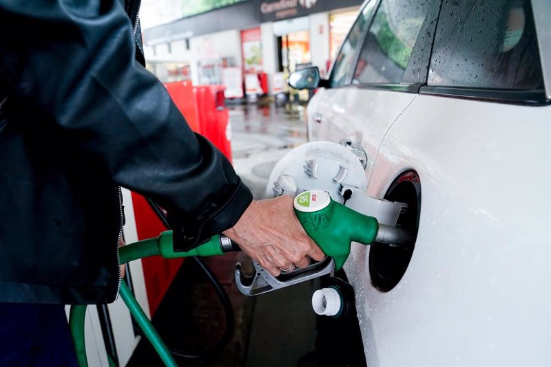 El precio de los carburantes toca máximos y se encarece un 14,6% en lo que va de 2021