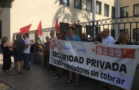 ep varios trabajadores de la empresa ombuds se manifiestan frente a la delegacion de lgobierno junto