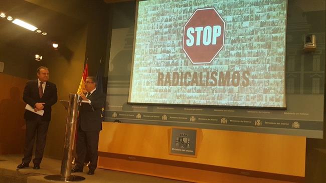 Zoido y el comisario José Luis Olivera en un acto en el Ministerio del Interior | EUROPA PRESS ep zoidocomisario jose luis oliveraun actoministeriointerior