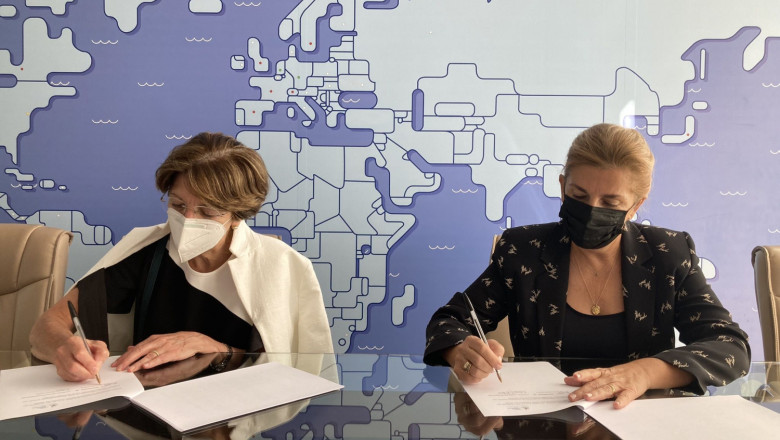 esperanza lozano cnica univ navarra en madrid izq y blanca moreno fundacin infantil ronald mcdonald 