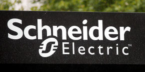 le logo de schneider electric est visible au siege de l entreprise a rueil malmaison 